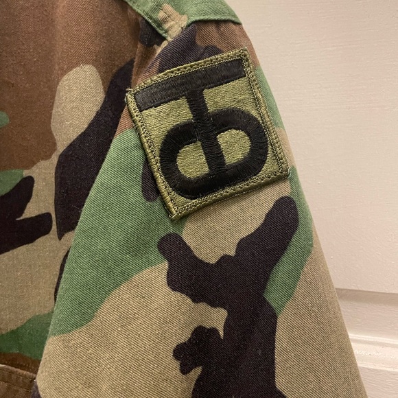 US Army BDU jacket, woodland camouflage pattern.  Size Medium-Regular. 1 each. - Picture 4 of 4